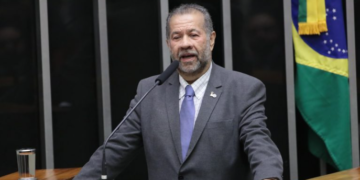Ministro Lupi vem à Câmara apresentar planos e a agenda da Previdência Social para os próximos anos
