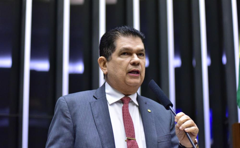 Nas despesas financeiras, “o céu é o limite”, diz deputado