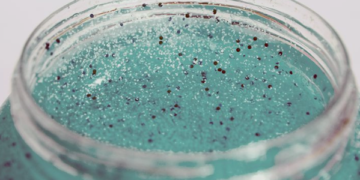 Câmara aprova projeto de Dr. Mário Heringer que proíbe microesferas de plástico em cosméticos