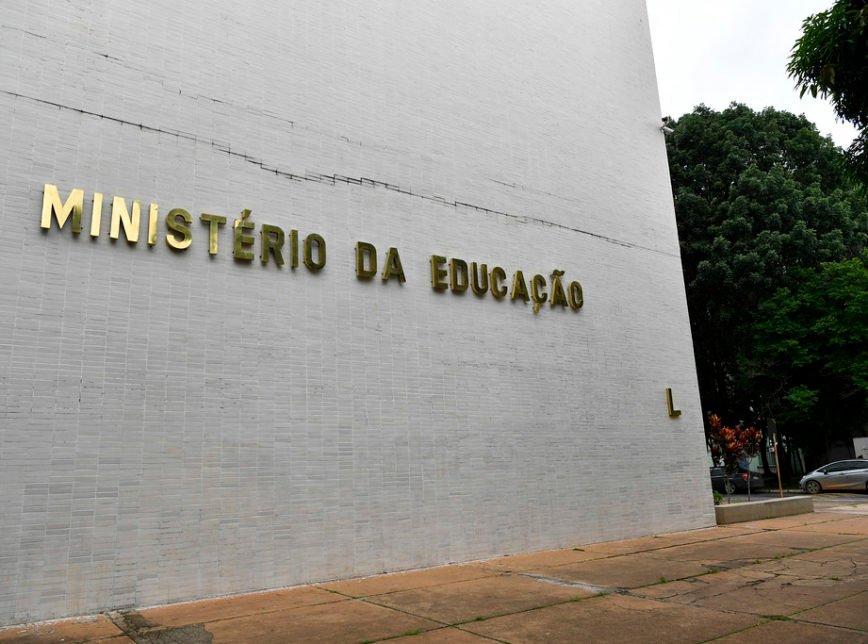 Deputados do PDT entram com ação na Justiça federal pedindo anulação da portaria do MEC