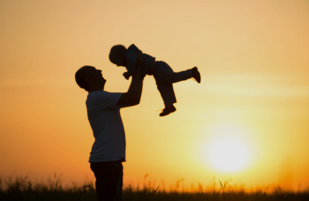 Senado aprova e projeto que garante aumento gradual da licença-paternidade vai à sanção presidencial