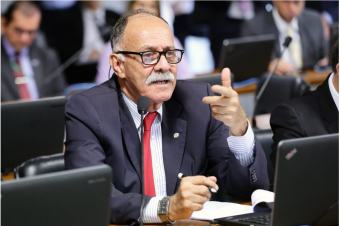 Projeto de Paulo Ramos exige que cartório registre se bem imóvel foi adquirido em espécie