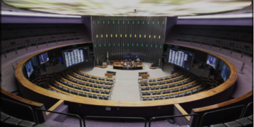Câmara pode votar nesta segunda-feira projeto que cria campanha nacional sobre uso consciente da tecnologia digital