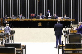 Câmara aprova liberação de recursos parados de estados e municípios para combate à Covid-19