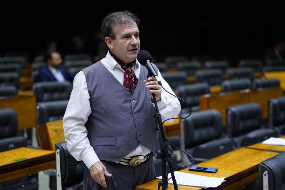 Indústria e Comércio aprova parecer de Pompeo de Mattos que dá a Santa Fé o título de capital do azeite extravirgem