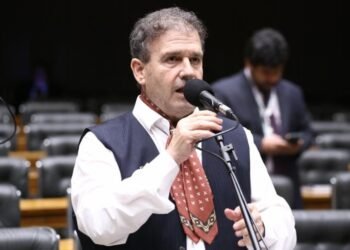 Pompeo de Mattos apresenta proposta com ações para assistir família vítima de feminícidio