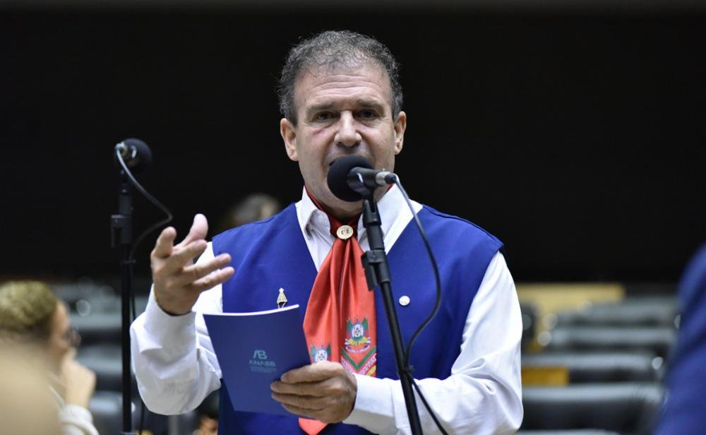 Proposta de Pompeo de Mattos lista novas doenças que isentam aposentados e pensionistas do imposto de renda