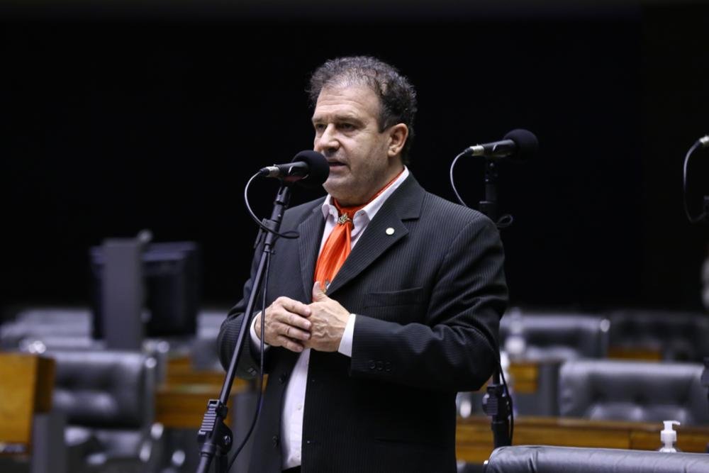 Finança e Tributação aprova 14º salário de aposentados e pensionistas do INSS