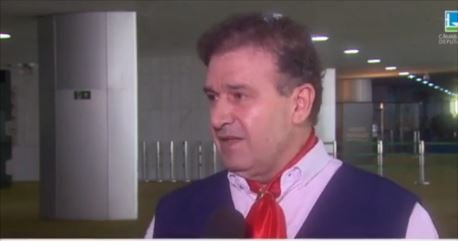 Pompeo de Mattos diz à TV Câmara que visitou o pai na cadeia em 1964