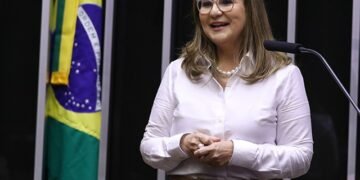 Proposta de Professora Goreth torna a política nacional de cuidados financiável pelo fundo social do pré-sal