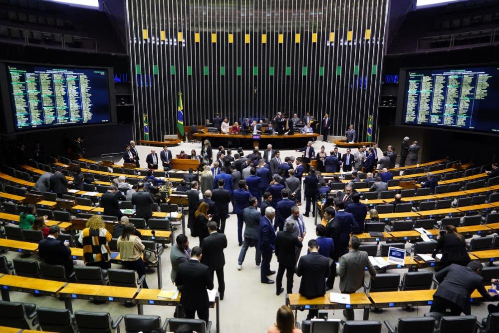 Câmara aprova moções de repúdio a atos racistas contra Vini Júnior