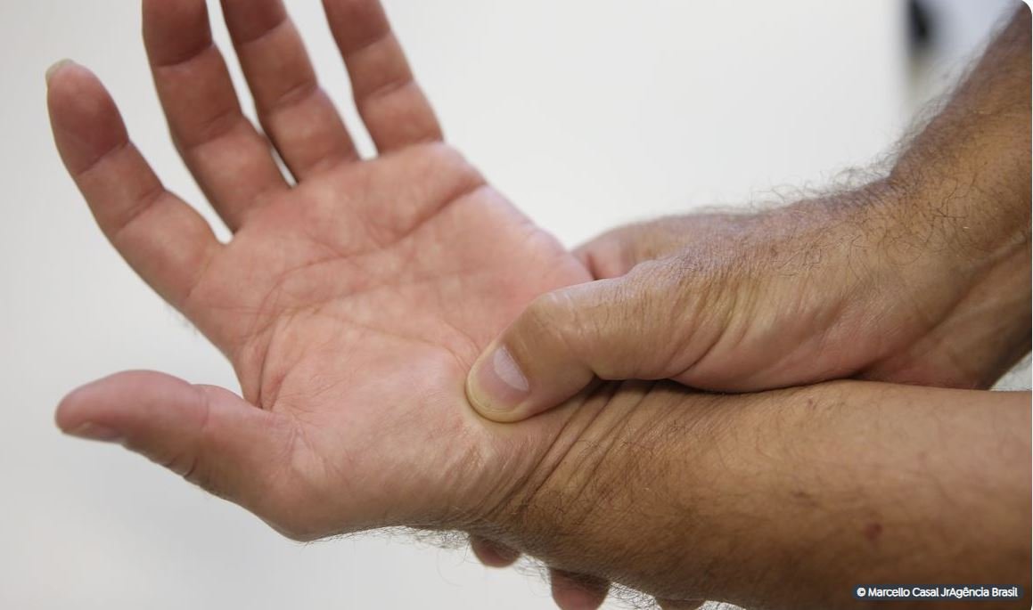 Pedetistas assinam requerimento para criar frente em defesa de pessoas com doenças reumáticas