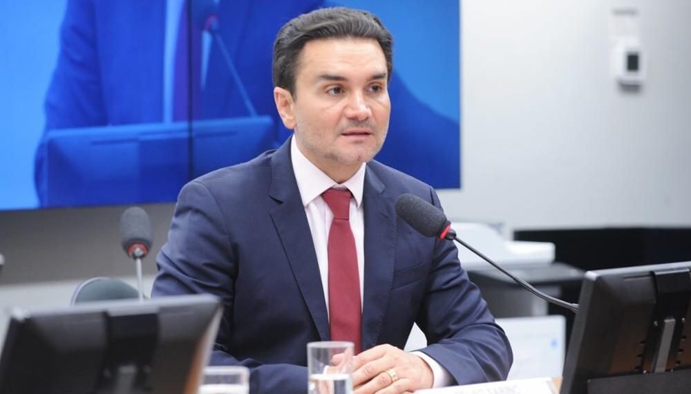 Celso Sabino requer informação do ministro de Energia sobre tarifas aplicadas por concessionária no Pará