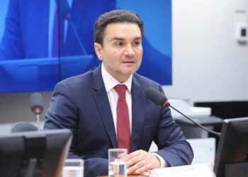 Celso Sabino requer informação do ministro de Energia sobre tarifas aplicadas por concessionária no Pará