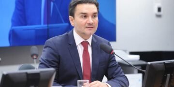 Celso Sabino requer informação do ministro de Energia sobre tarifas aplicadas por concessionária no Pará