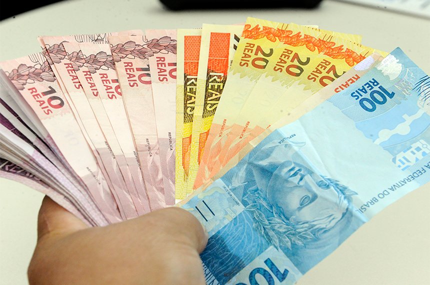 Presidente Lula sanciona a lei de valorização do salário mínimo e nova faixa do IR