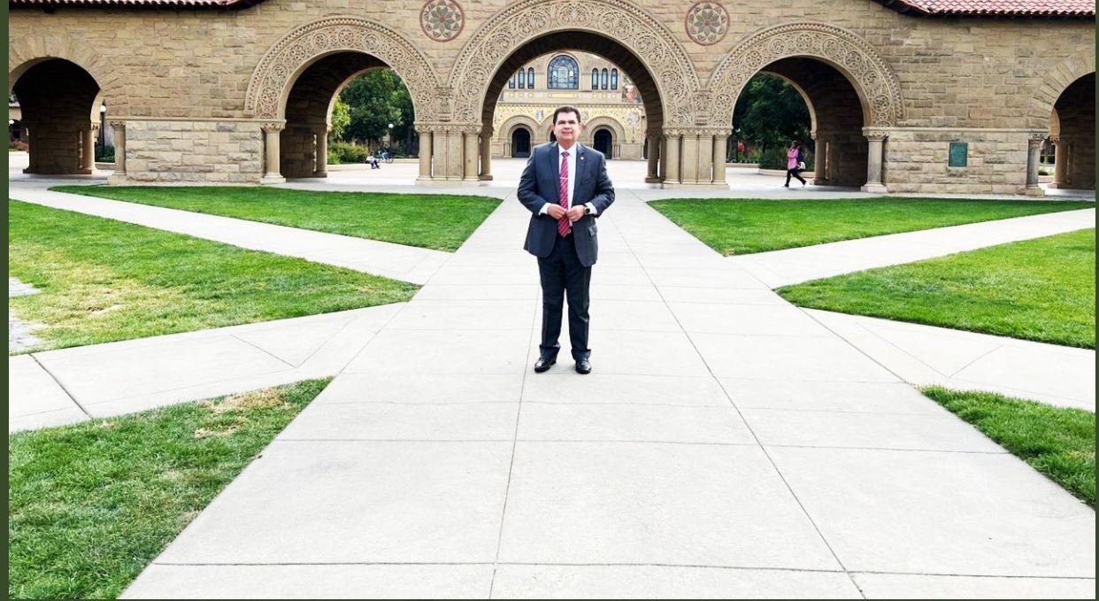 Mauro Benevides participa de debate na Universidade de Stanford, nos EUA