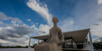 Duda Salabert e Dorinaldo assinam ação contra Eduardo Bolsonaro por crimes militares