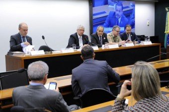 Deputados e especialista debatem o Ciclo Completo de Polícia