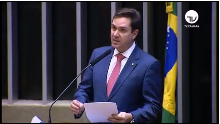 Projeto de Eduardo Bismack estipula piso salarial para assistente social