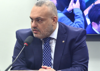 Comissão aprova projeto de Marcos Tavares que limita gastos da União e entes federados com publicidade