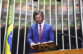 Túlio Gadêlha destina recursos para construção de submarinos a combate ao coronavírus