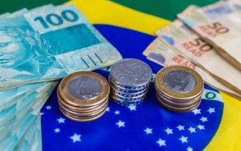 Congresso poderá derrubar veto ao projeto que priorizaria auxílio emergencial a mulher chefe de família