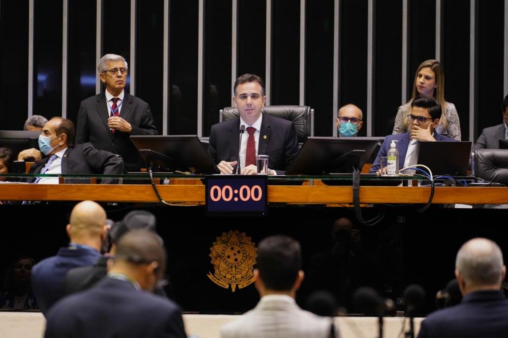 Deputados e Senadores derrubam veto presidencial à Lei Padre Júlio Lancelotti