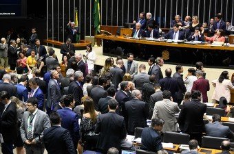 Parlamentares derrubam 18 dos 33 vetos de Bolsonaro à Lei de Autoridade