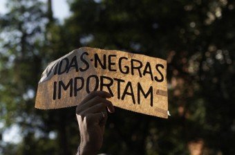 Deputados pedetistas apresentam projeto para coibir violência racista no Brasil