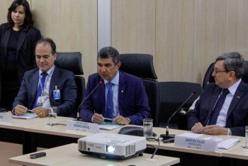 Sérgio Vidigal sugere ao diretor do DNIT debate sobre obras inacabadas