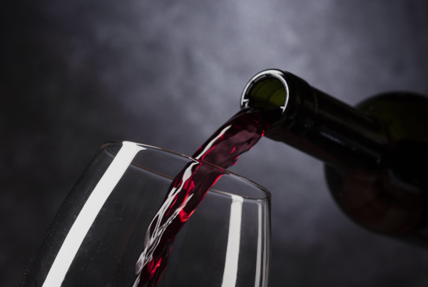 Com relatório de Pompeo de Mattos Câmara aprova projeto que cria o Dia Nacional do Vinho